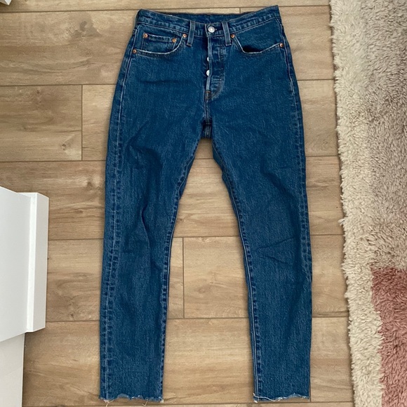 Levi 501 skinny jeans in classic blue (Aritzia) - Picture 2 of 9
